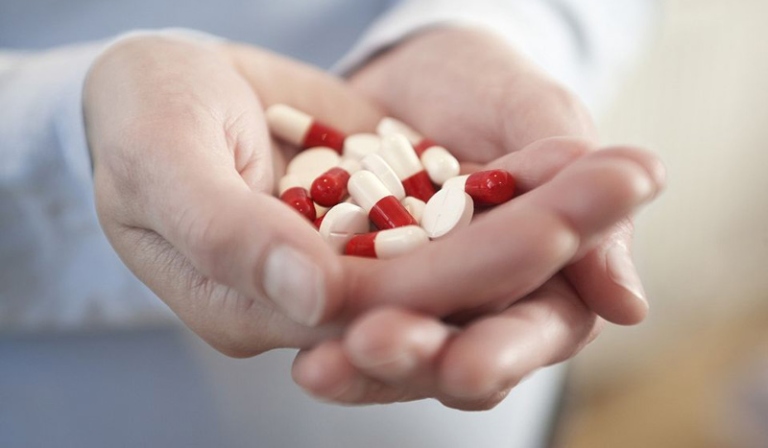 Điều trị viêm amidan bằng thuốc kháng sinh có tốt không?