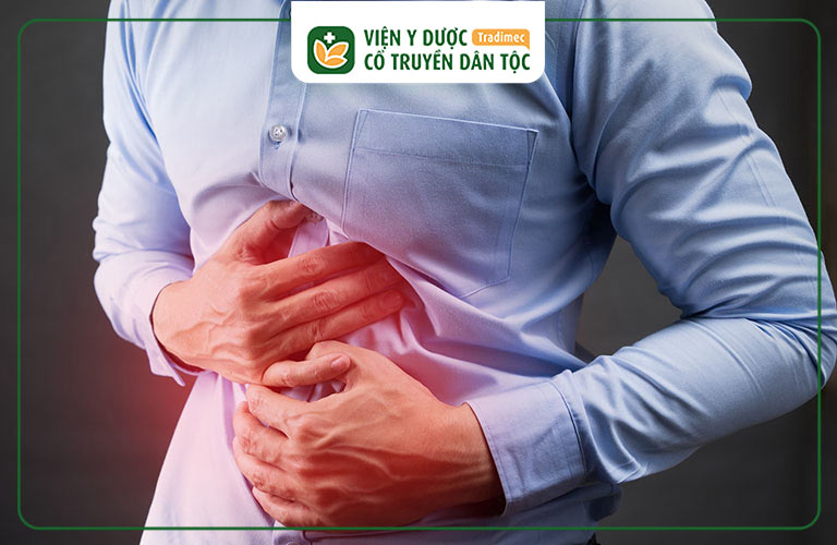 Người đang bị trào ngược dạ dày thường xuyên gặp các cơn đau bụng