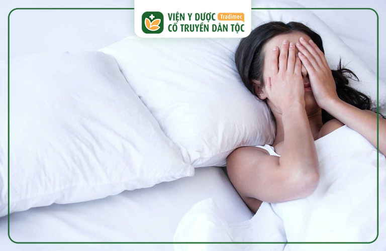 Mất ngủ cũng là một trong những nguyên nhân khiến người bệnh mệt mỏi