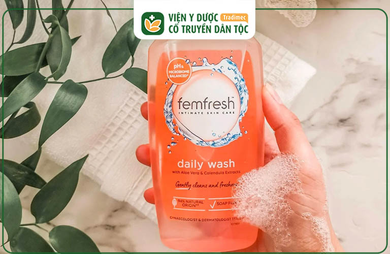 Femfresh Daily Intimate Wash là dung dịch vệ sinh phụ nữ có độ pH chuẩn 