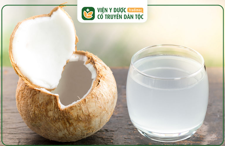 Nước dừa có chứa rất nhiều công dụng tốt cho sức khỏe 