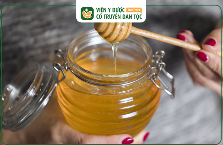 Mật ong chứa rất nhiều dưỡng chất tốt cho sức khỏe người bệnh