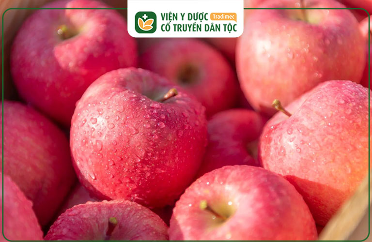 Nên ăn 1-2 quả táo mỗi ngày, chia nhỏ thành nhiều bữa