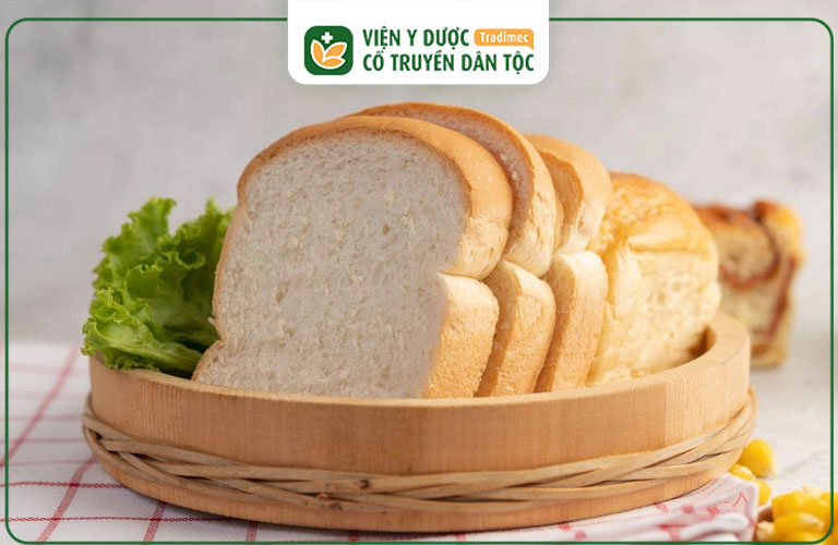 Nên chọn bánh mì trắng vì có hàm lượng kali và photpho thấp