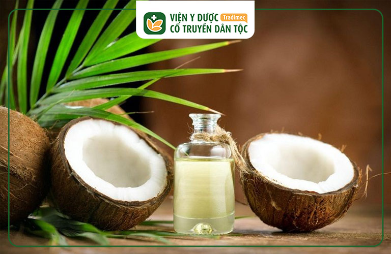 Dùng dầu dừa giúp dưỡng da, giảm bong tróc hiệu quả