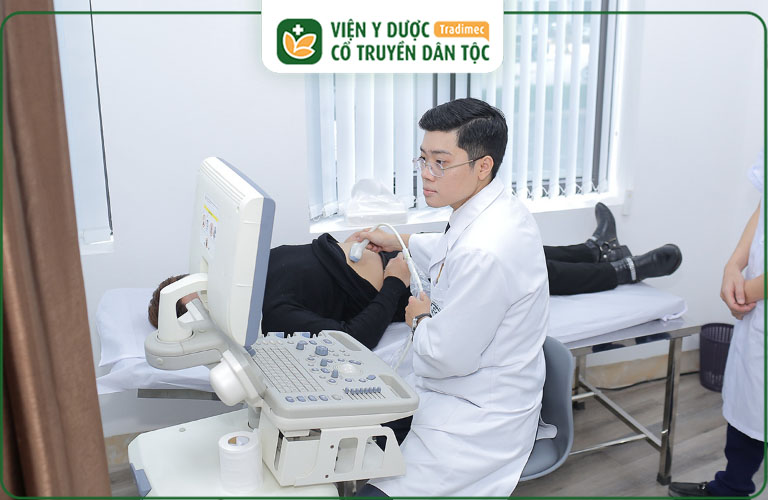 Nam giới cần tới bệnh viện - phòng khám uy tín để khám nhằm chẩn đoán tình trạng