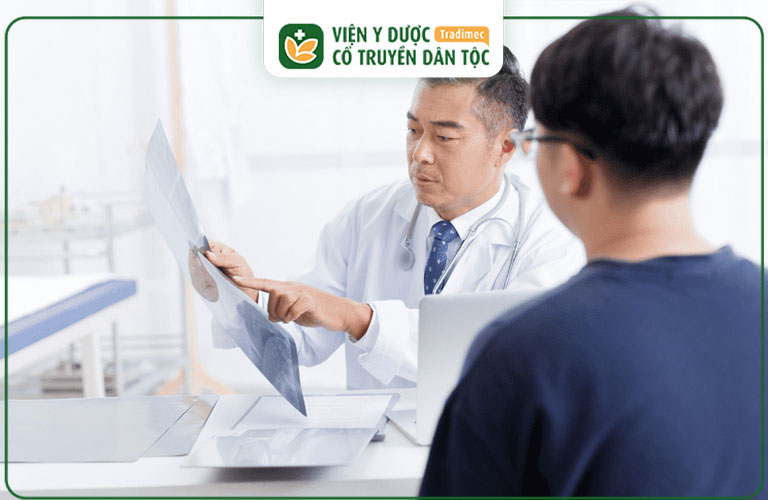 Nam giới nên tới bệnh viện kiểm tra, chẩn đoán và điều trị sớm