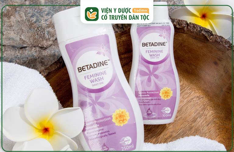 Dung dịch vệ sinh phụ nữ khử mùi tốt nhất Betadine Feminine Wash 