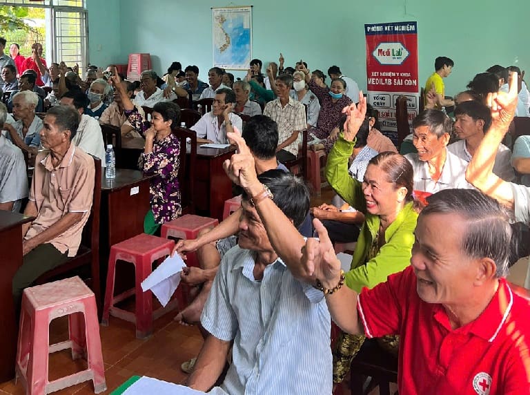 Người dân tham dự tán thành những chia sẻ, rất hào hứng với kiến thức mà bác sĩ Tuấn đưa ra