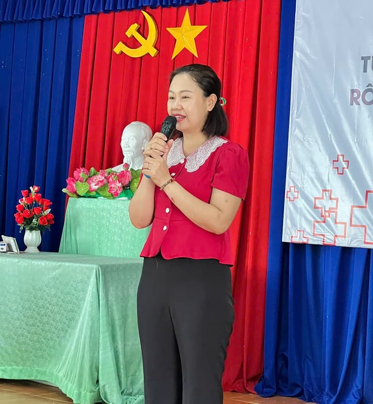 Bà Đinh Kim Thoa phát biểu tại chương trình