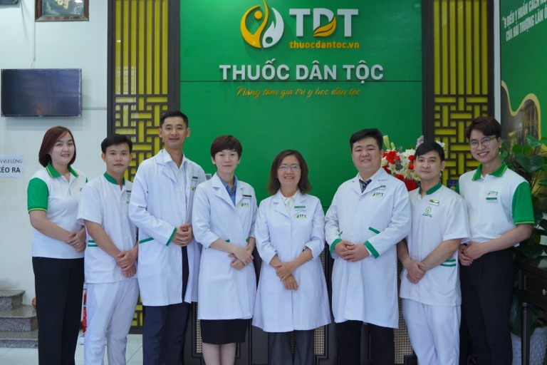 Đội ngũ bác sĩ Trung tâm Thuốc dân tộc miền Nam